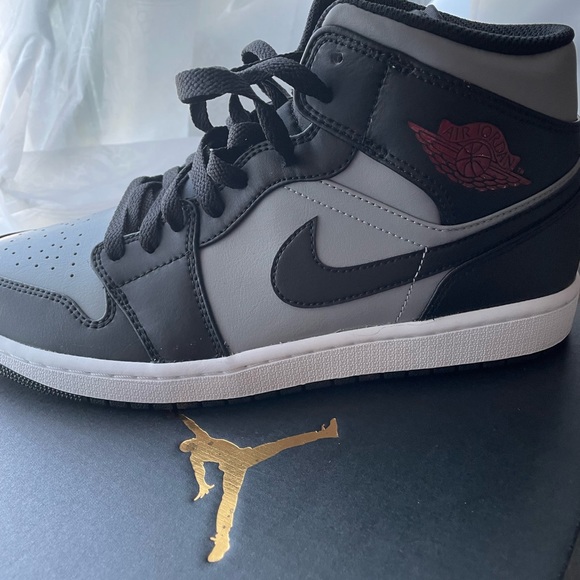 BRAND NEW AIR JORDAN 1 MID SHADOW RED 2021 - Picture 7 of 9